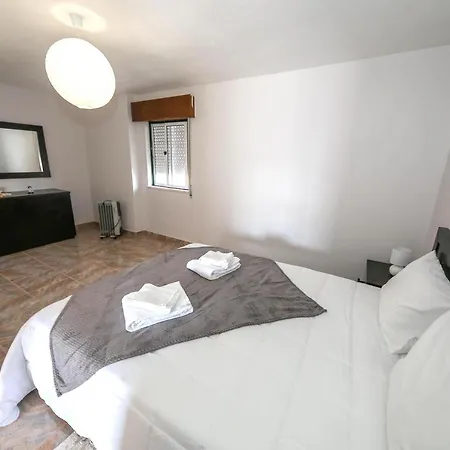 Moradia Marques 纳扎雷