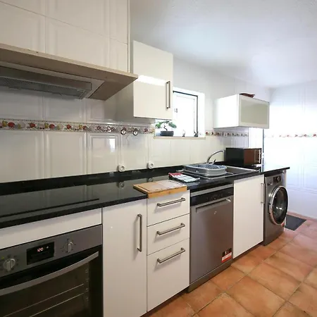 Moradia Marques * 纳扎雷